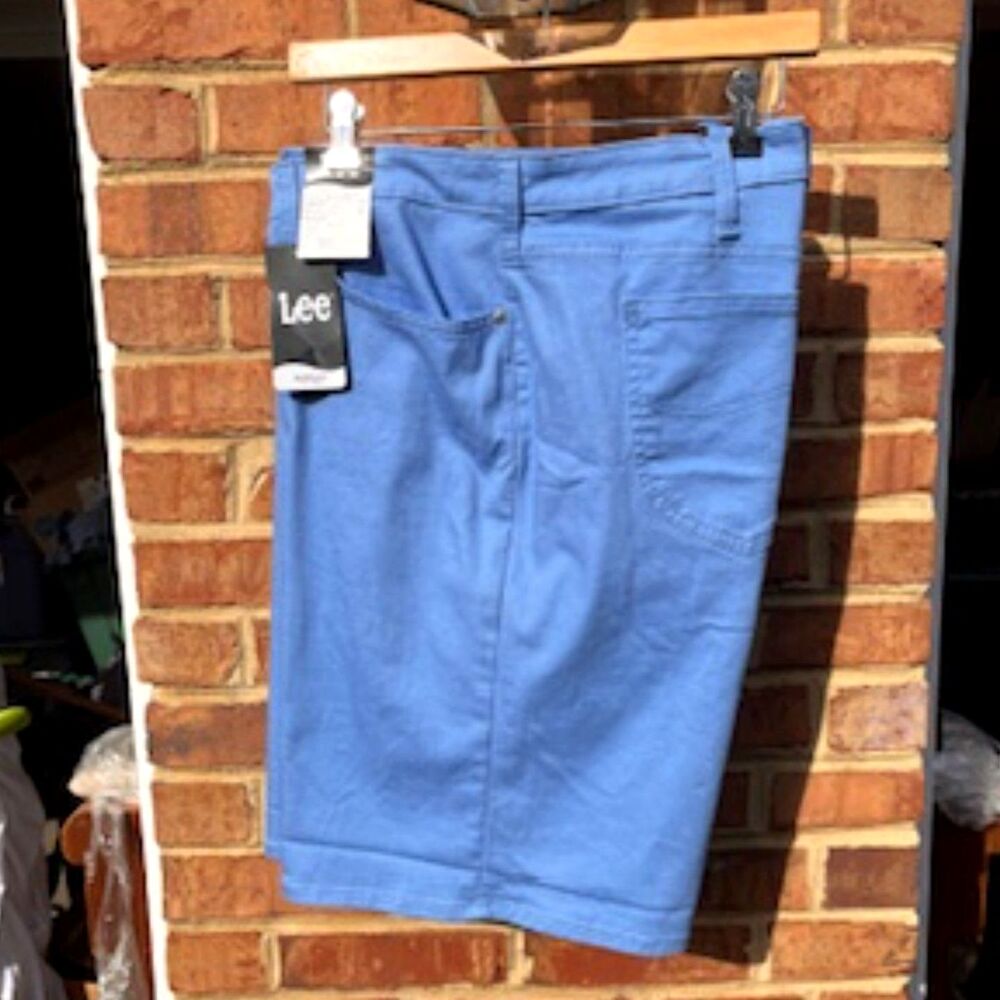 Bermuda Shorts . Size: 22M Mid Rise . Casual or Dress . Lee . New w/ Tags